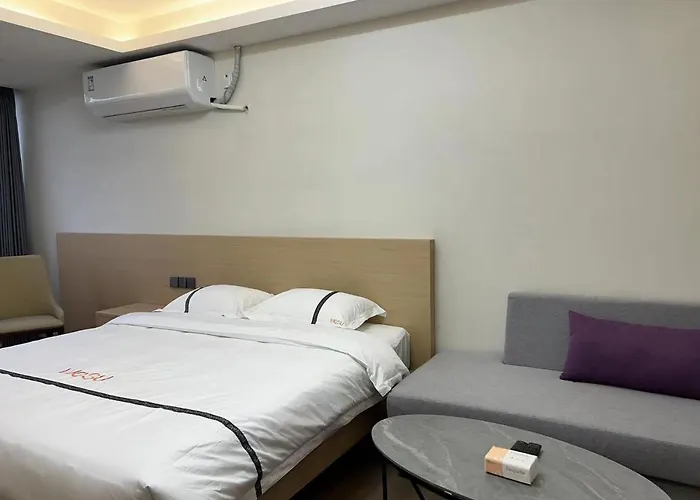 Comfort Queen Room
